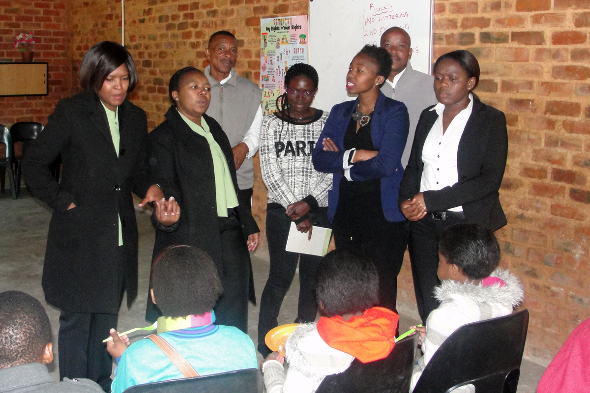 CSIR ICC staff entertaining the children.
